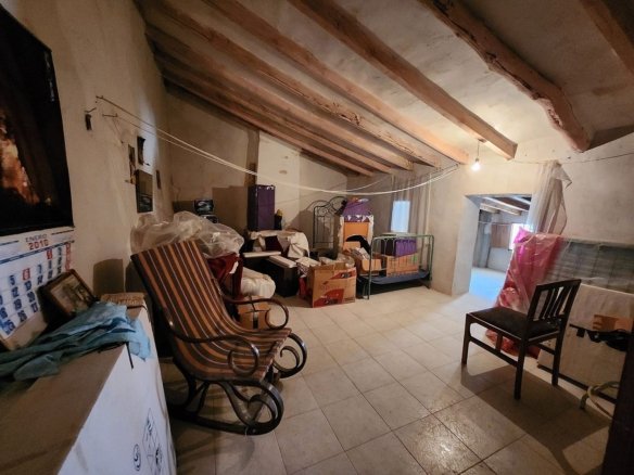 5 Bedroom 1 Bathroom Townhouse in Yecla - Caza De Casa