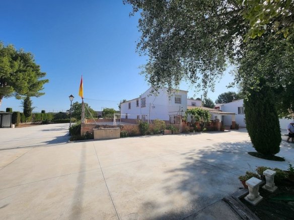 7 Bedroom 2 Bathroom Country house in Villena - Caza De Casa