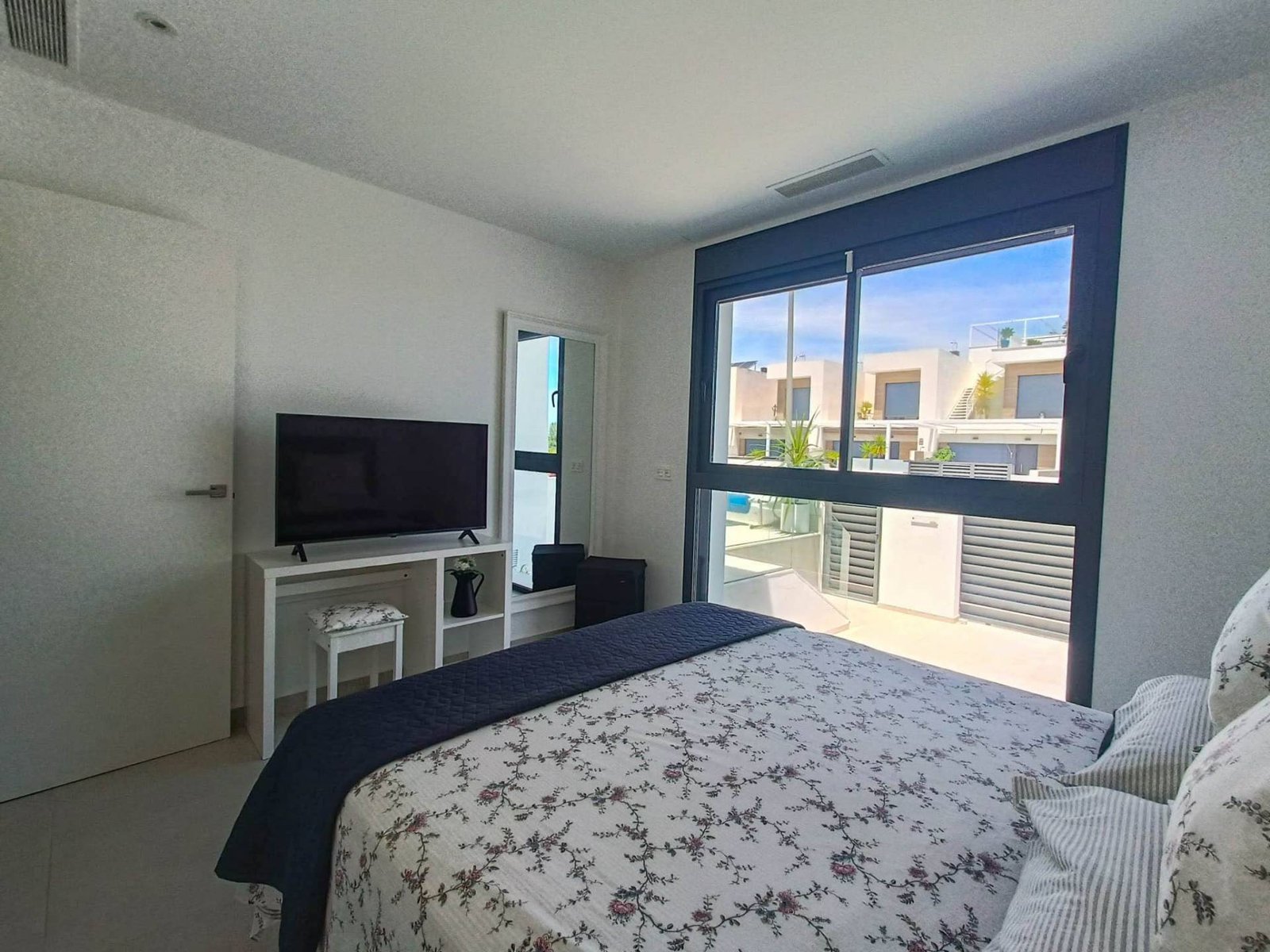 5 Bedroom 4 Bathroom Villa in Rojales - Caza De Casa